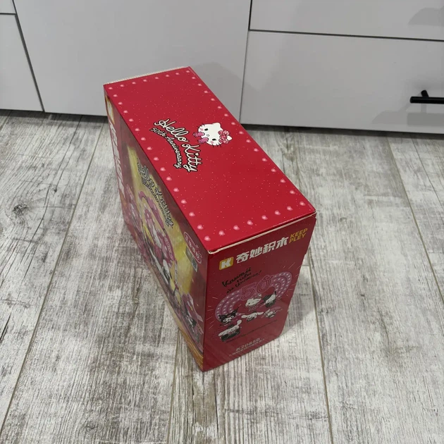 Конструктор Keeppley Sanrio «Hello Kitty: 50 лет — Звезда Бродвея» (K20850), 567 деталей - изображение 5