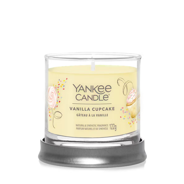 Ароматическая свеча Vanilla Cupcake Small Yankee Candle - изображение 2