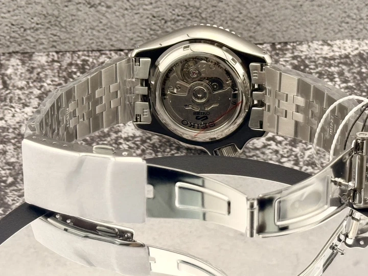 Seiko 5 Sports GMT SSK035K1 - изображение 13