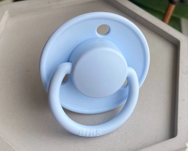 Пустушка BIBS 0-36 мiс De Lux Silicone Round - Baby Blue - изображение 5
