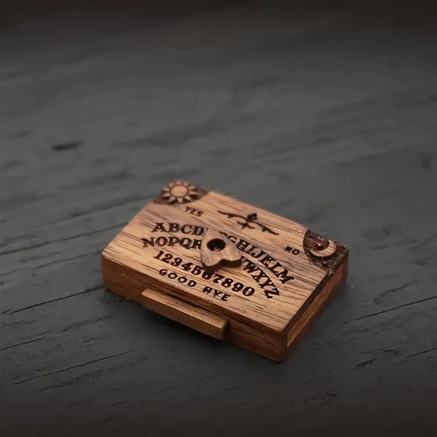 Мини спиритическая доска Отжа на английском языке коричневая MINI доска OUIJA ABC - Фото 3 Мини спиритическая доска Отжа на английском языке коричневая MINI доска OUIJA ABC - изображение 3