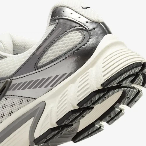 Buty sportowe męskie Nike V5 Rnr HJ5228-009 40.5 (7.5US) Szare (198487787962) - obraz 8