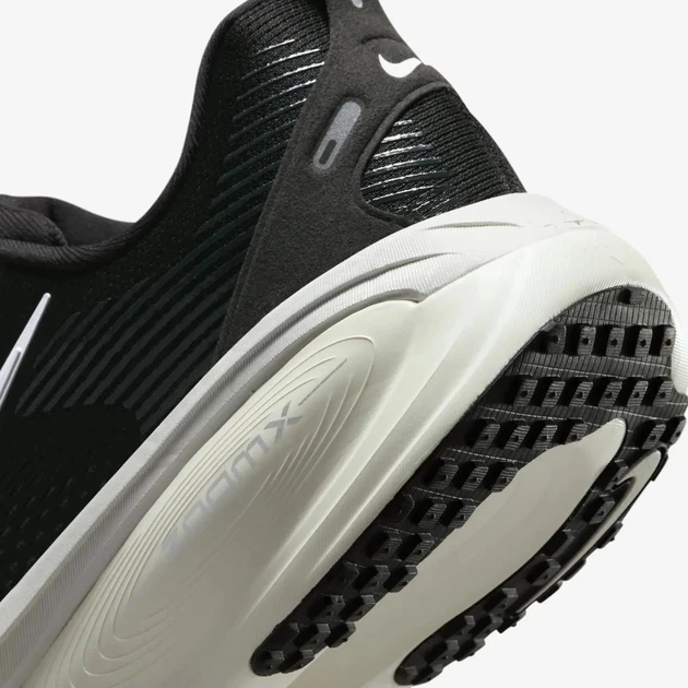 Чоловічі кросівки для бігу Nike Vomero 18 HM6803-007 45.5 (11.5US) Чорні (197863394022) - зображення 8