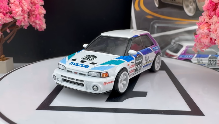Машинка Premium Hot Wheels Mazda 323 GTR Modern Classics 1:64 JKF17 White - зображення 2