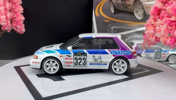 Машинка Premium Hot Wheels Mazda 323 GTR Modern Classics 1:64 JKF17 White - зображення 4