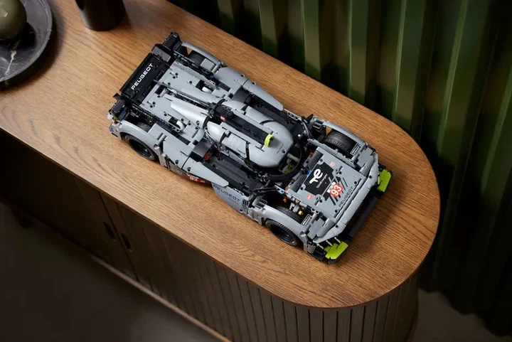 Конструктор Technic – Peugeot 9X8 24H Le Mans на 1775 деталей (42156) - зображення 8