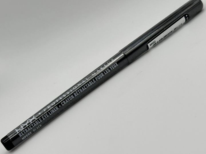 Висувний олівець для очей Nyx Retractable Eye Liner MPE02 Black глибокий чорний - зображення 3