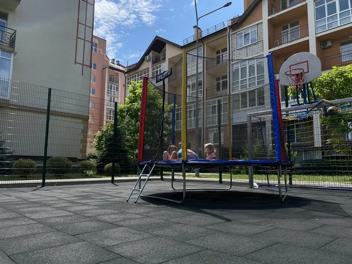 Батут для детей Atleto 312 см с сеткой разноцветный (21000133) - Фото 5 Батут для детей Atleto 312 см с сеткой разноцветный (21000133) - изображение 5