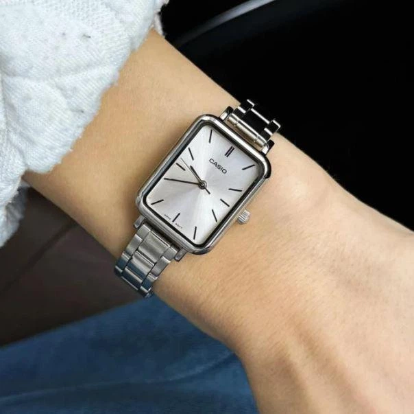 Жіночий класичний годинник Casio LTP-V009D-7E сріблястий - зображення 2