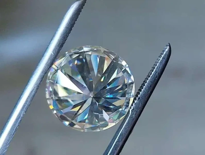 Муассанит 15.03 ct 16.4 mm (0937) - Фото 8 Муассанит 15.03 ct 16.4 mm (0937) - изображение 8