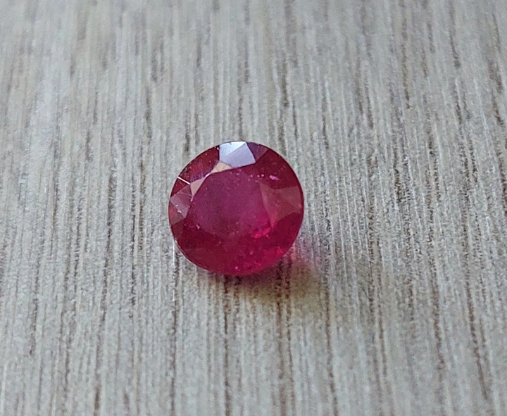 Рубін натуральний 1.57 Ct. 6.7 x 6.7 x 3.7 mm (4209) - Фото 4 Рубін натуральний 1.57 Ct. 6.7 x 6.7 x 3.7 mm (4209) - зображення 4