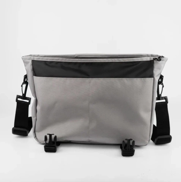 Сумка через плече EastPak Delegate 008 Black 20L в сером цвете. - Фото 6 Сумка через плече EastPak Delegate 008 Black 20L в сером цвете. - изображение 6
