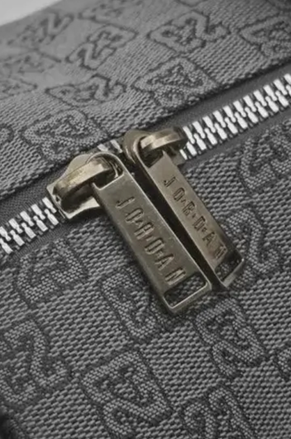Спортивная сумка через плечо Jordan Duffle Monogram в темно-сером цвете. - изображение 7