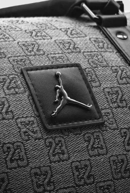 Спортивная сумка через плечо Jordan Duffle Monogram в темно-сером цвете. - изображение 8