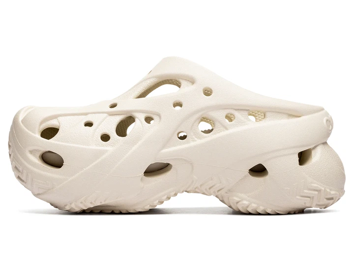 Жіночі крокси Crocs Caged Clog Chalk 211141-0WV бежеві з коричневою підошвою 40-41 (M8/W10) 26 см - Фото 2 Жіночі крокси Crocs Caged Clog Chalk 211141-0WV бежеві з коричневою підошвою 40-41 (M8/W10) 26 см - зображення 2