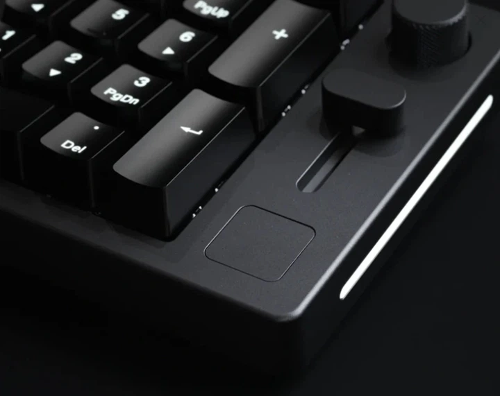 Plakietka Glorious GMMK Numpad Badge Black Slate (GLO-ACC-NP-BB-B) - obraz 2