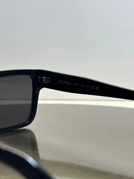 Солнцезащитные очки Prada PR19WS Black/Dark Grey - Фото 5 Солнцезащитные очки Prada PR19WS Black/Dark Grey - изображение 5
