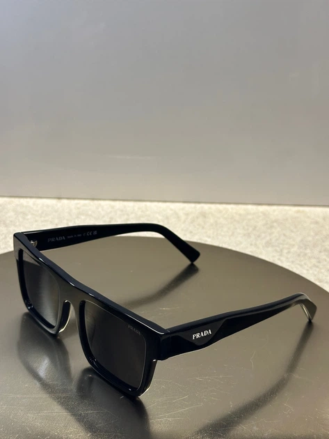 Солнцезащитные очки Prada PR19WS Black/Dark Grey - Фото 7 Солнцезащитные очки Prada PR19WS Black/Dark Grey - изображение 7