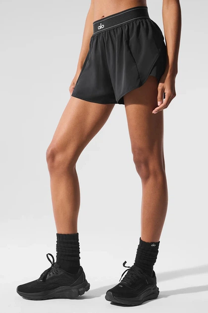 Женские шорты Alo Yoga Match Point Short Black W6334R размер S - Фото 3 Женские шорты Alo Yoga Match Point Short Black W6334R размер S - изображение 3