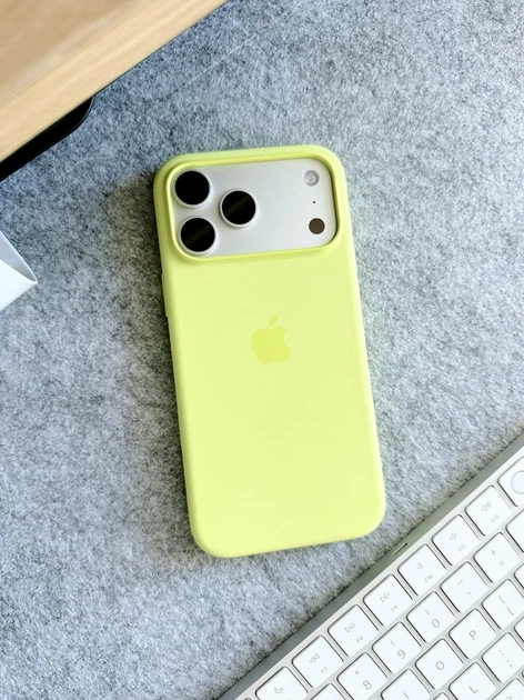 Чохол силіконовий Silicone Case із MagSafe для iPhone 17 Pro Max захист камери жовтий - Фото 7 Чохол силіконовий Silicone Case із MagSafe для iPhone 17 Pro Max захист камери жовтий - зображення 7