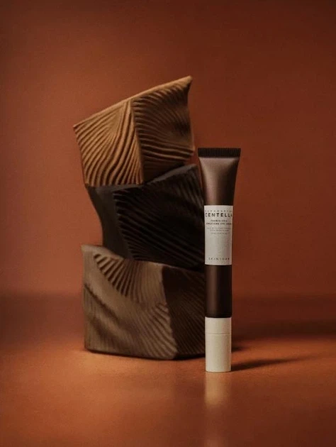 Крем под глаза с бакучиолом SKIN1004 Madagascar Centella Probio-Cica Bakuchiol Eye Cream, 20 мл - Фото 3 Крем под глаза с бакучиолом SKIN1004 Madagascar Centella Probio-Cica Bakuchiol Eye Cream, 20 мл - изображение 3