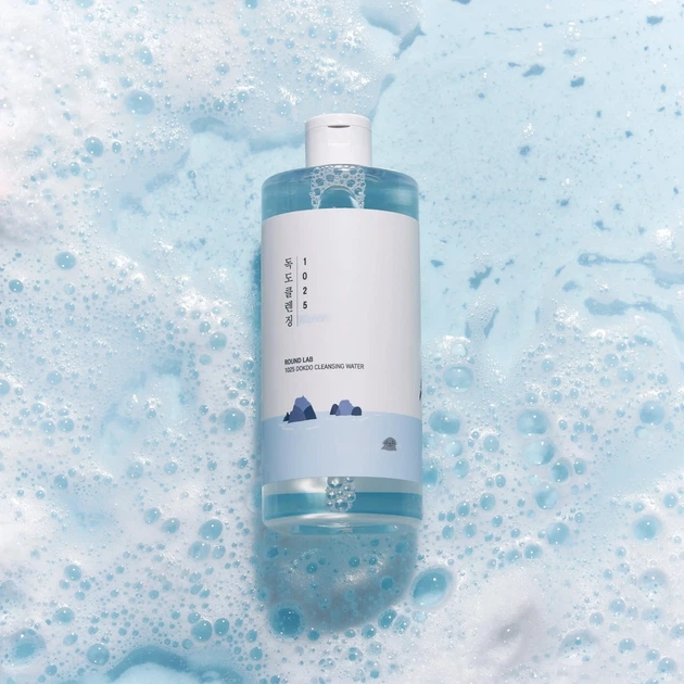 Очищувальна міцелярна вода для шкіри обличчя ROUND LAB 1025 Dokdo Cleansing Water 400 мл - Фото 1 Очищувальна міцелярна вода для шкіри обличчя ROUND LAB 1025 Dokdo Cleansing Water 400 мл - зображення 1