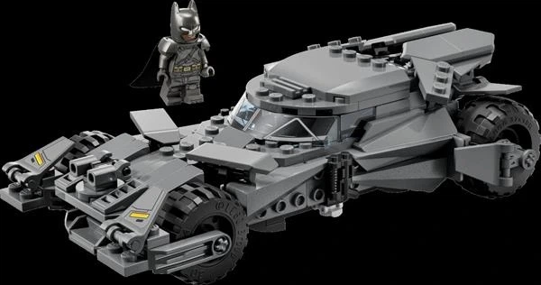 Конструктор LEGO® DC Batman™: Бетмобіль із фільму «Бетмен проти Супермена» 220деталей (76331) - Фото 8 Конструктор LEGO® DC Batman™: Бетмобіль із фільму «Бетмен проти Супермена» 220деталей (76331) - изображение 8