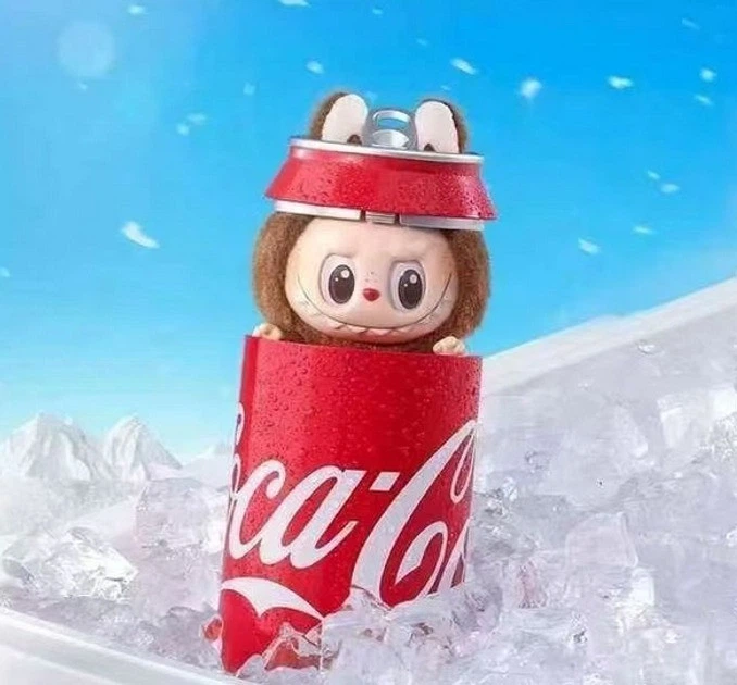 Лабубу в банці Coca-Cola - Фото 1 Лабубу в банці Coca-Cola - зображення 1