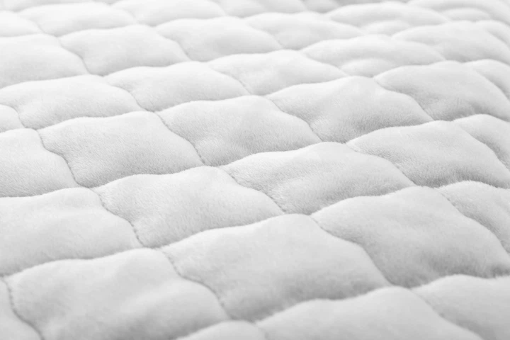 Комплект дитячий Sensillo Plusz Karo Політ у хмарах Подушка 35 x 25 см + Ковдра 95 x 75 см (5908310391724) - зображення 2