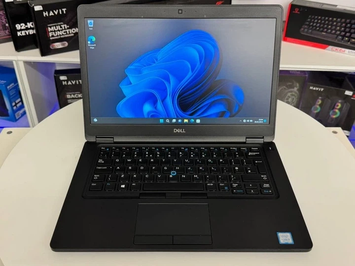 Ноутбук Dell Latitude E5470 / 14" (1366х768) TN / Intel Core i5-6300U (2 (4) ядра по 2.4 - 3.0 GHz) / 8 GB DDR4 / 256 GB SSD / Intel HD Graphics 520 / WebCam / Win 10 Pro - Б/В - зображення 4