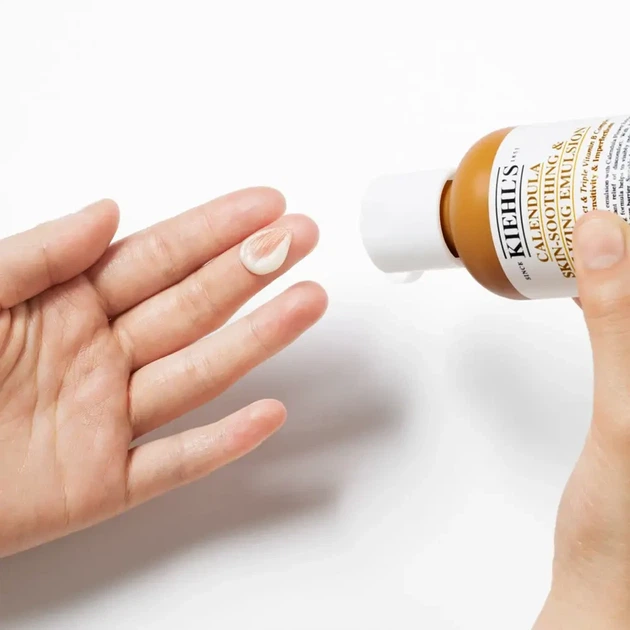 Заспокійлива емульсія з екстрактом календули для шкіри обличчя Kiehl's Calendula Skin-Soothing & Stabilizing 30 - Фото 4 Заспокійлива емульсія з екстрактом календули для шкіри обличчя Kiehl's Calendula Skin-Soothing & Stabilizing 30 - зображення 4