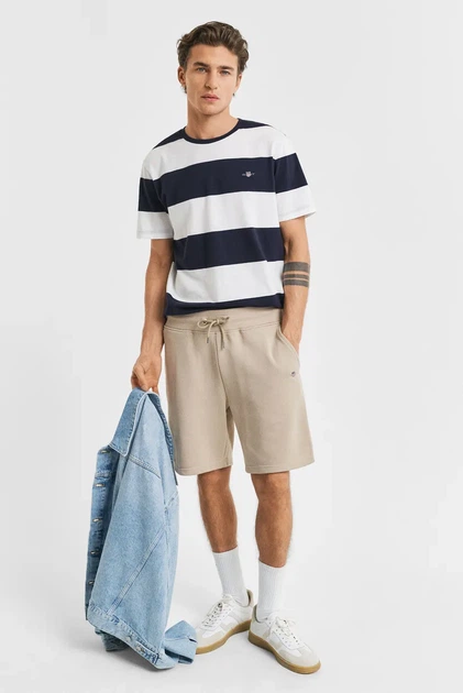 Чоловічі бежеві шорти REG SHIELD SWEAT SHORTS Gant L 2009027 - Фото 2 Чоловічі бежеві шорти REG SHIELD SWEAT SHORTS Gant L 2009027 - изображение 2