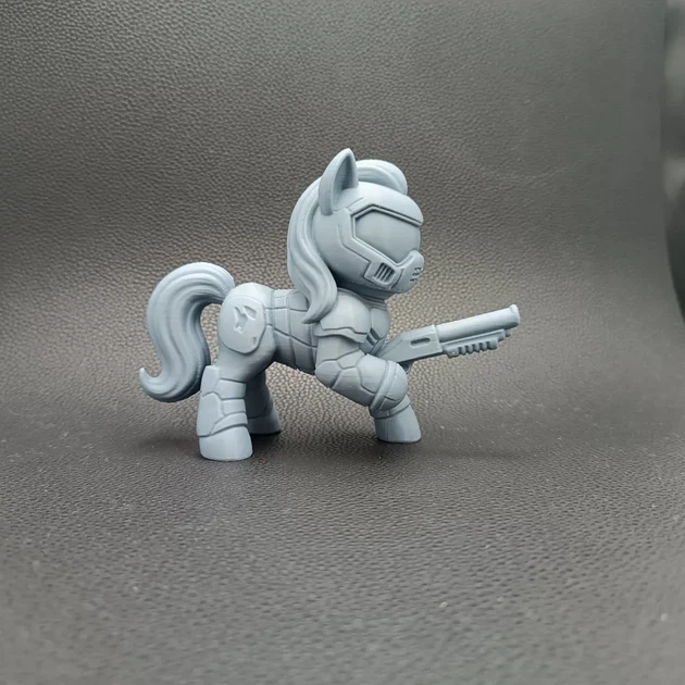 Колекційна фігурка My Little Pony в образі Doom Slayer з дробовиком. Aivory - изображение 2