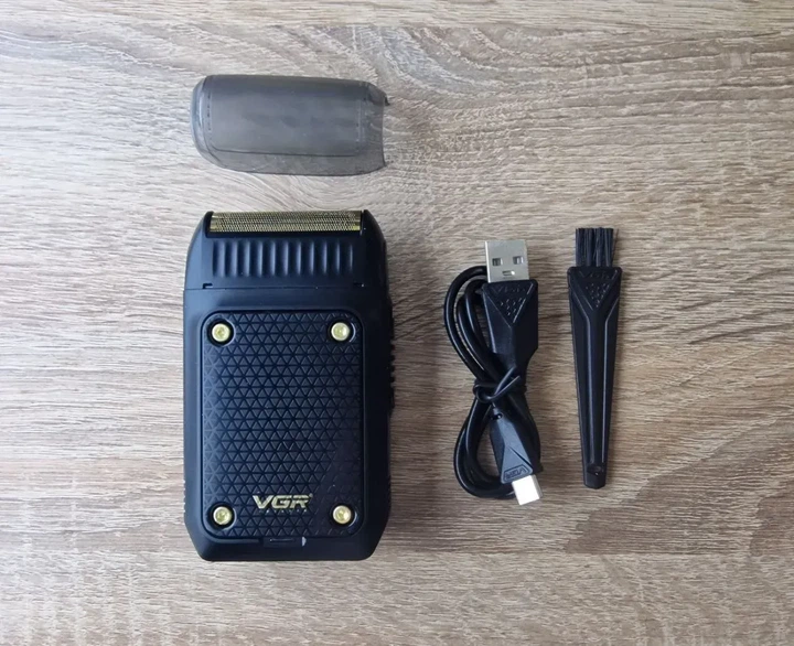 Компактна електробритва-шейвер VGR V-353 Black — Висувний тример, USB Type-C та робота від мережі - зображення 6