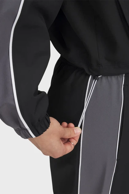 Жіноча чорна вітровка UA Rival Swoven Jacket Under Armour XL 6003715-003 - Фото 2 Жіноча чорна вітровка UA Rival Swoven Jacket Under Armour XL 6003715-003 - изображение 2