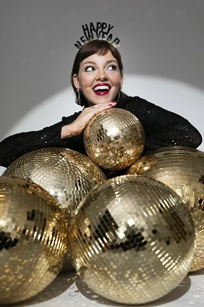 Dekoracja wisząca PartyDeco Kula lustrzana disco 30 cm Szampańskie złoto (KDS2-30) (5904555062542) - obraz 2