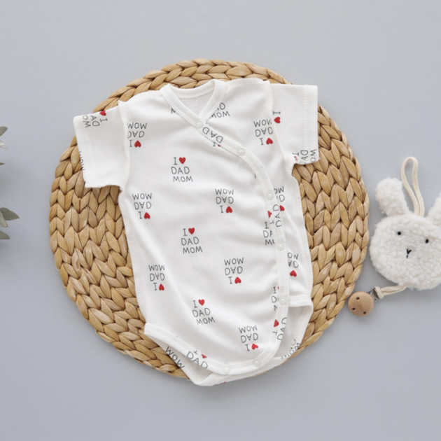 Дитячий боді з коротким рукавом з інтерлоку I love mom dad на 56 см Білий - Фото 2 Дитячий боді з коротким рукавом з інтерлоку I love mom dad на 56 см Білий - изображение 2