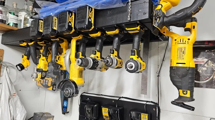 Настенные держатели для инструментов и аккумуляторов DeWalt 3Д печать - изображение 2