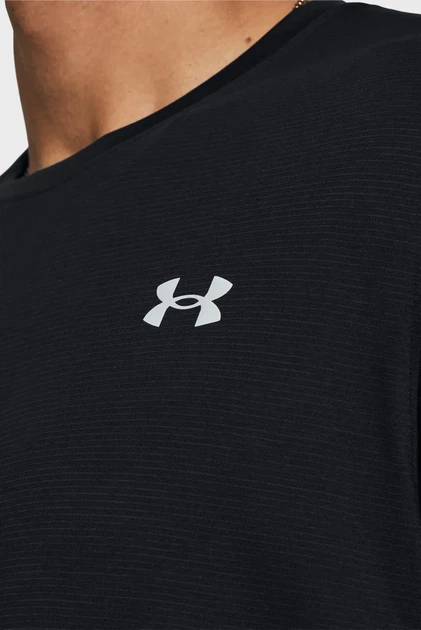 Чоловічий чорний лонгслів UA LAUNCH LONGSLEEVE Under Armour S 1382584-001 - Фото 3 Чоловічий чорний лонгслів UA LAUNCH LONGSLEEVE Under Armour S 1382584-001 - изображение 3