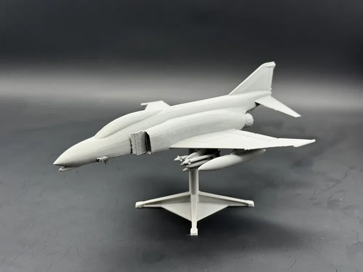 Масштабна модель літака-винищувача F-4 Phantom II на підставці. Aivory - изображение 3