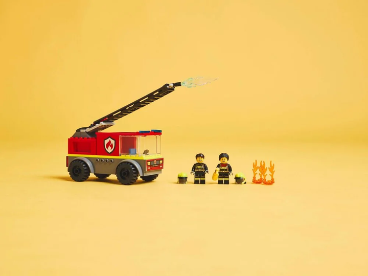 Конструктор LEGO City Пожарная машина с лестницей 82 детали (60463) - изображение 7