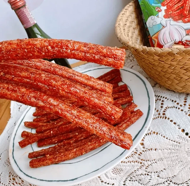 Снек латяо Lakexixi Temper Garlic Latiao Лейкексісі стіки соєвий снек часниково-гострий 26 г - зображення 5