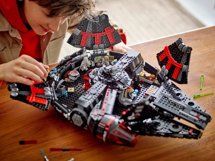 Конструктор Star Wars Темний Сокіл Тисячоліття (Dark Falcon) — 1579 деталей, космічний корабель з фігурками Зоряні Війни - Фото 7 Конструктор Star Wars Темний Сокіл Тисячоліття (Dark Falcon) — 1579 деталей, космічний корабель з фігурками Зоряні Війни - зображення 7
