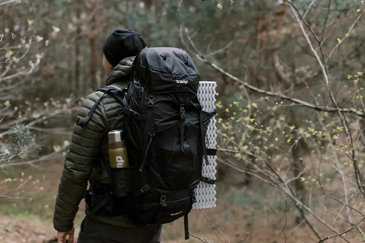 Туристичний рюкзак Tramp Expedition 60 л. для походів та гірського туризму з каркасом, вентиляцією та дощовиком (UTRP-056-black) - зображення 4