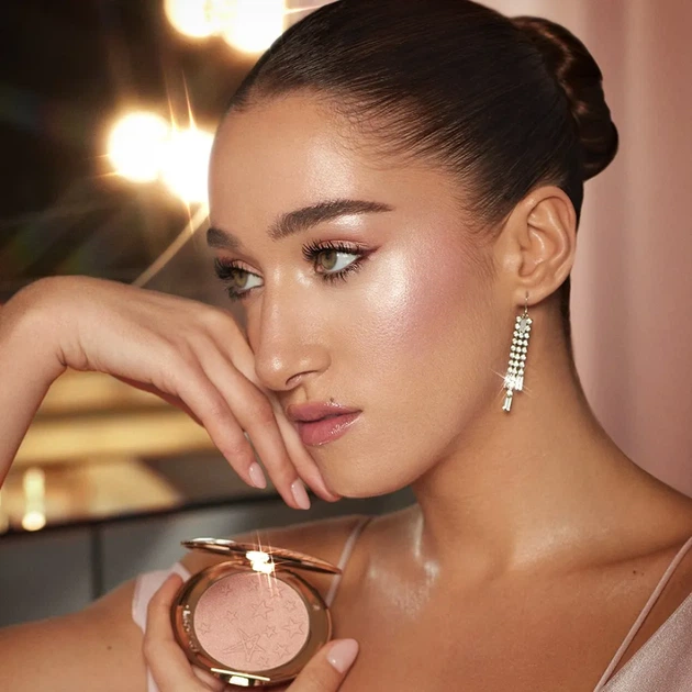 Пудровий хайлайтер Charlotte Tilbury Hollywood Glow Glide Face Architect Highlighter (Pillow Talk Glow) - изображение 3