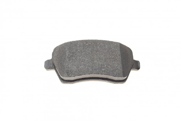 Комплект гальмівних колодок BOSCH 0 986 424 795 Renault Kangoo, Clio, Duster, Logan, Megane, Captur, Zoe; Dacia Duster, Logan; Nissan Note, Micra; Suzuki Swift D1060AX61F, 55810T62J00, 410608481R - изображение 3