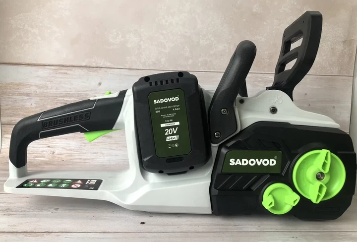 Аккумуляторная безщеточная цепная пила SADOVOD SCS-350Е 20V-4A - изображение 3