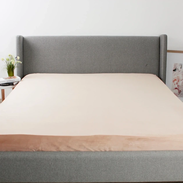 Простирадло на резинці 180×200 ТЕП VELOUR золотий беж, велюр 200 г/м² - Фото 1 Простирадло на резинці 180×200 ТЕП VELOUR золотий беж, велюр 200 г/м² - зображення 1