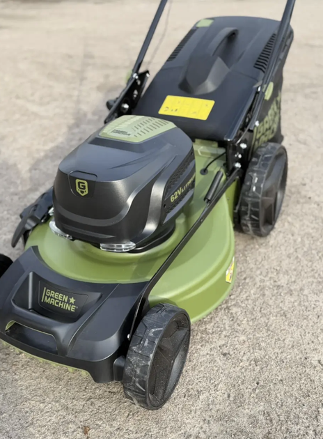 Самохідна газонокосарка акумуляторна + садова повітродуйка Green Machine 62V - зображення 6