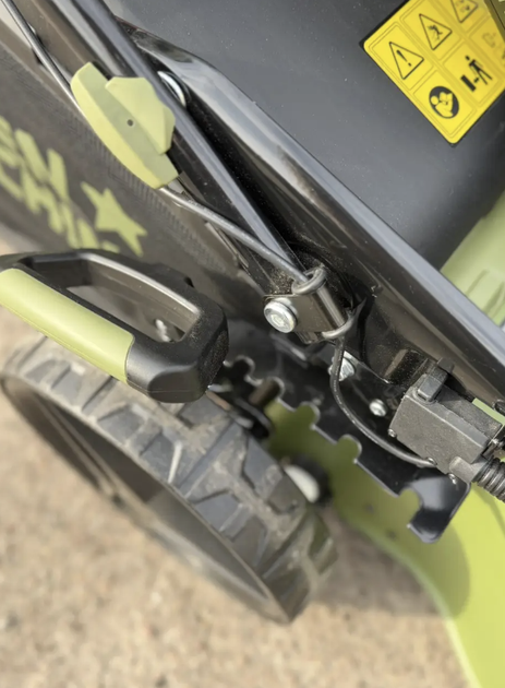 Самохідна газонокосарка акумуляторна + садова повітродуйка Green Machine 62V - зображення 9